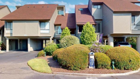 Getaway to the Beach 2 Bdrm Villa with Amenities